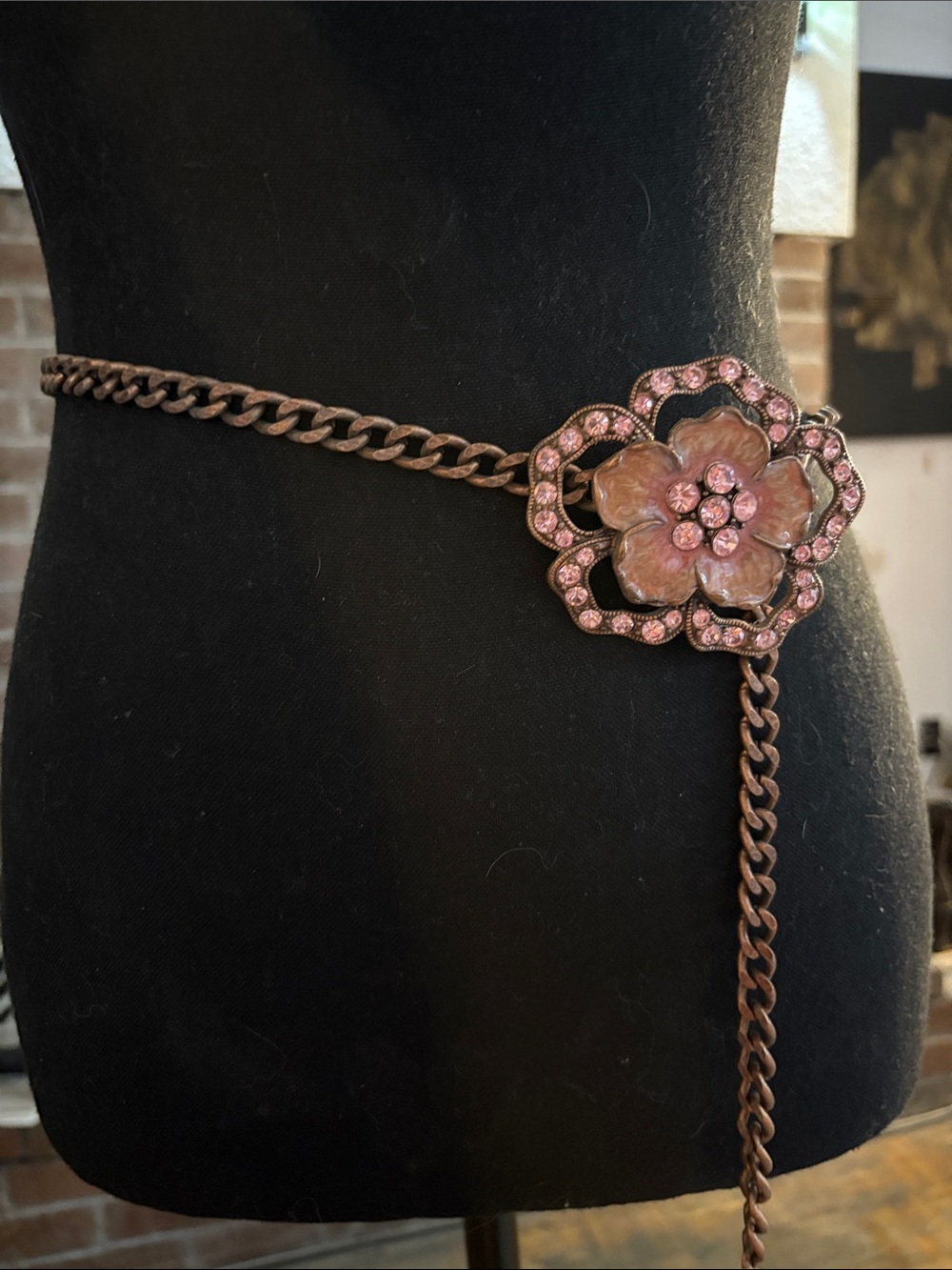 Vintage-Inspired Pink Flower Chain Belt